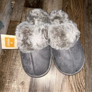 Merence Woman’s NEW Cozy Gray Slip On Memory Foam Faux Fur Slippers Sz 7/8